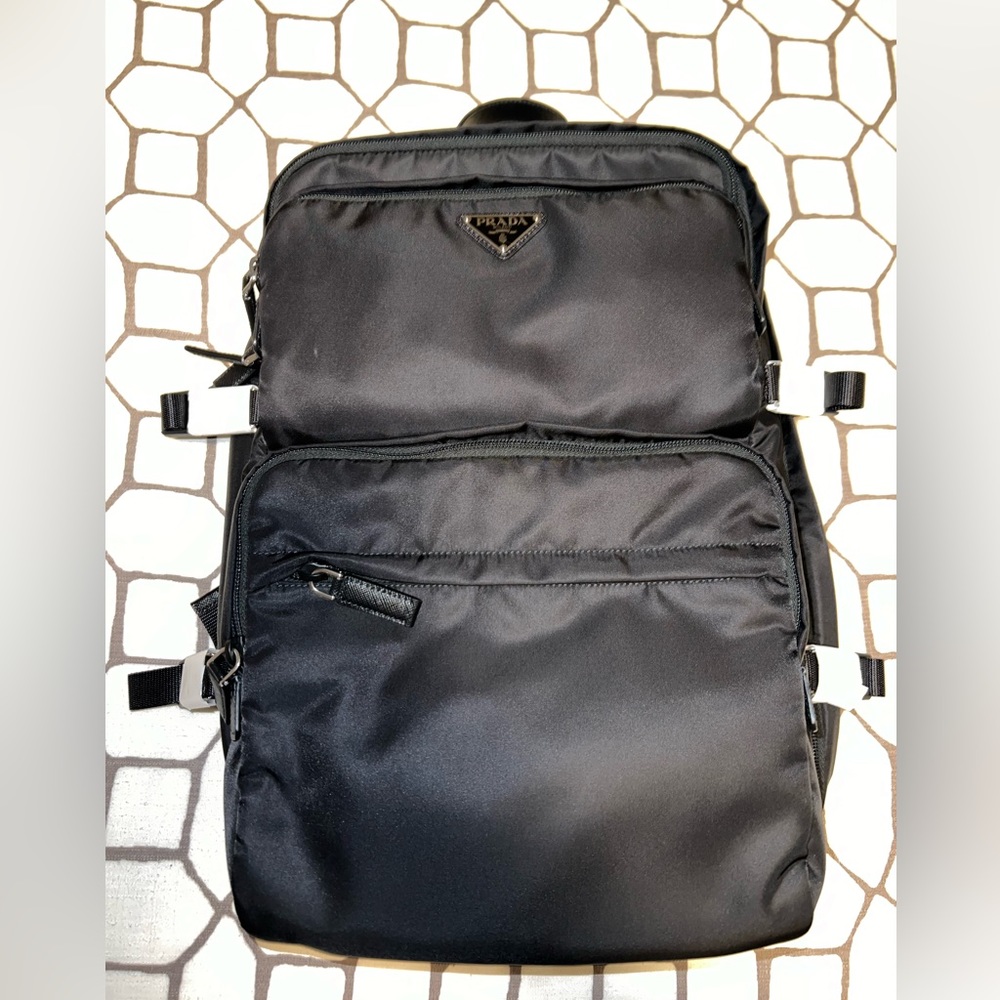 Prada backpack Re-Nylon and Saffiano leather - Picture 5 of 6